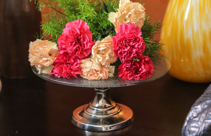 cake stand flowers