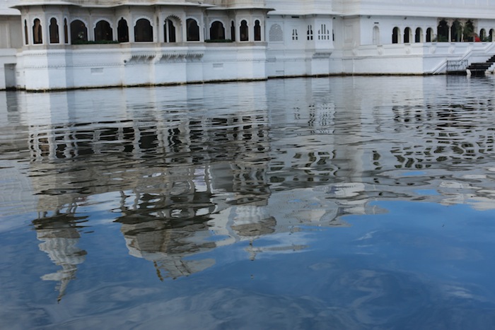 taj lake palace udaipur travel