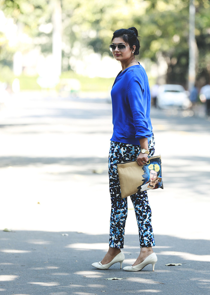 how to style printed pants