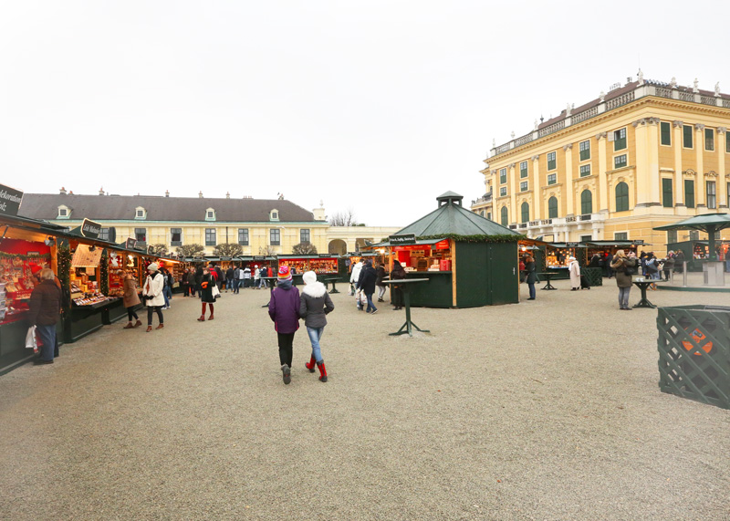 schonbrunn palace christmas-market
