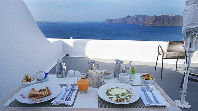 This breakfast with a view... need to come back for this! 